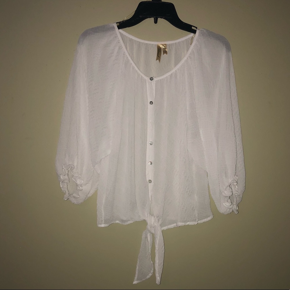 🌸SEXY SHEAR TIE-FRONT TOP🌸